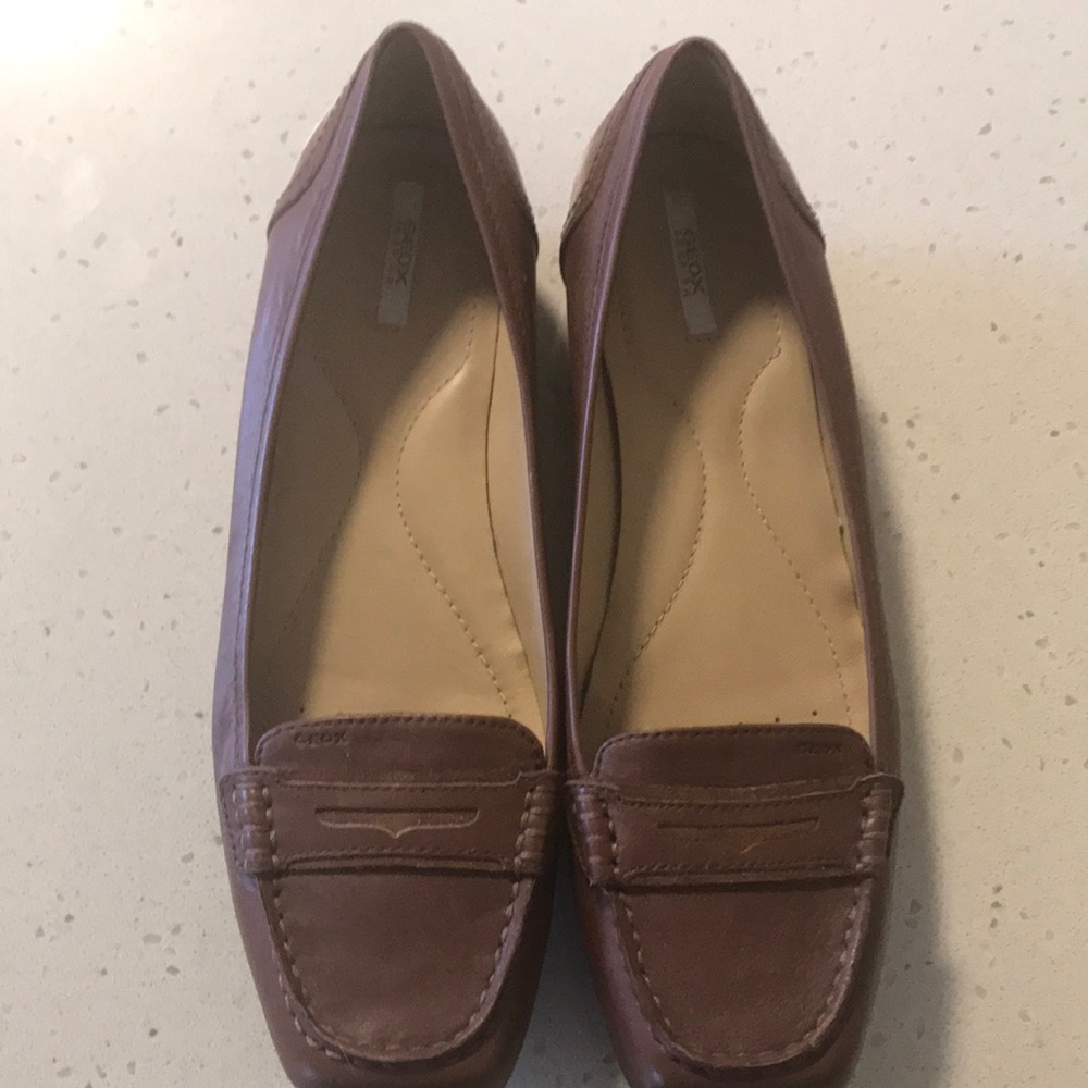 Gorgeous Geox Respira tan shoes, size 8.5